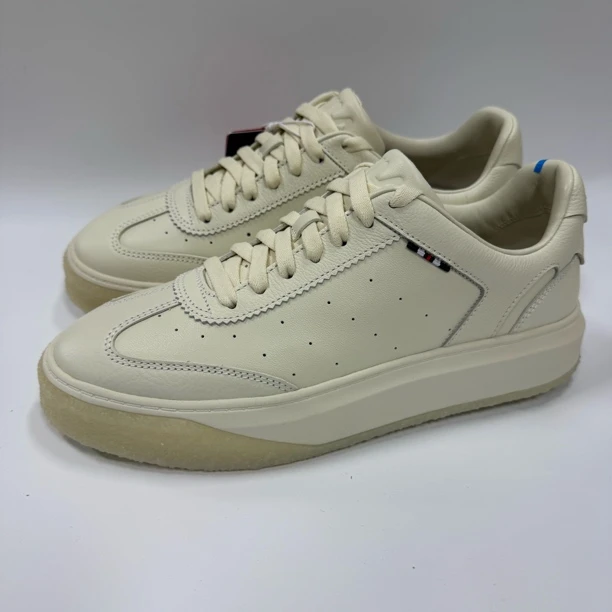 全新未使用 Fila/斐乐 飞飞 男鞋 休闲 男孔设计