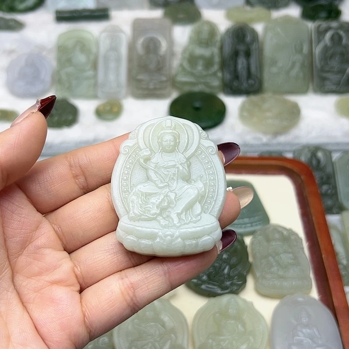 和田玉颈饰未镶嵌每****些