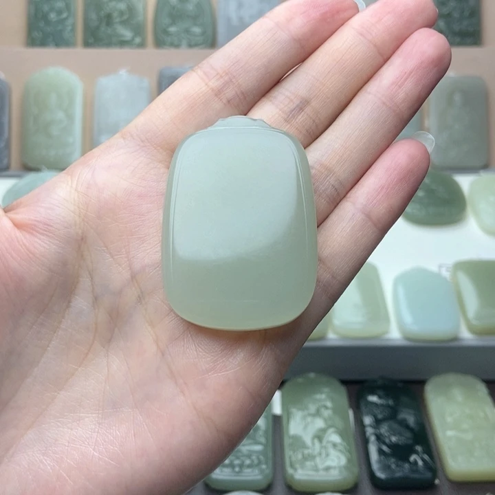 ****生颈饰未镶嵌和田玉