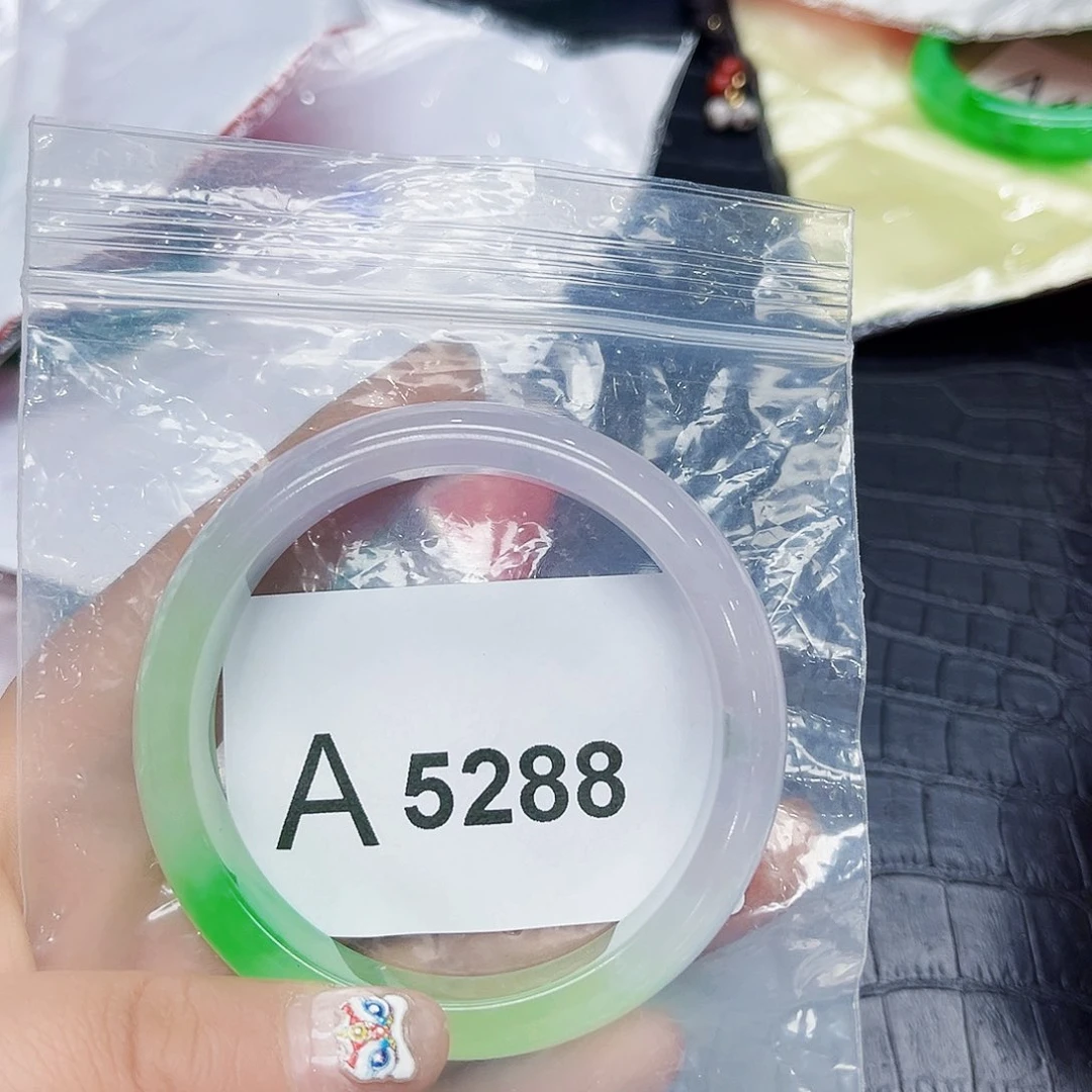 翡翠手镯未镶嵌手镯默认微瑕