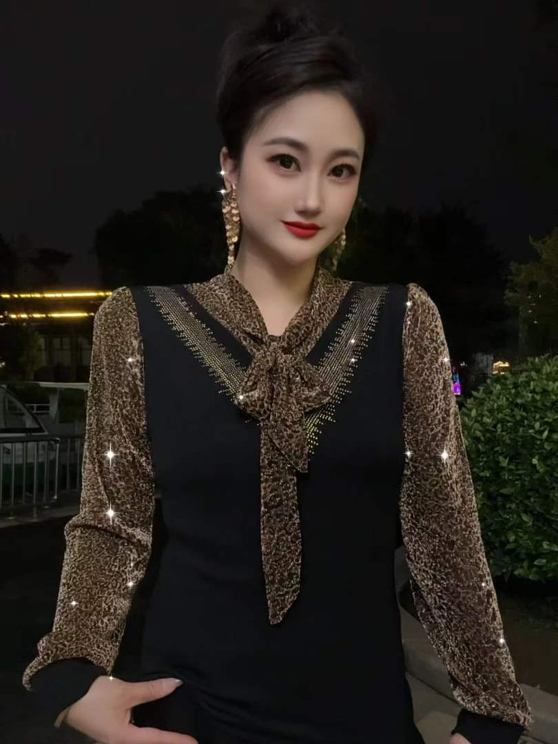 2025新圆领豹纹领结洋气爆款时尚重工烫钻打底衫女上衣