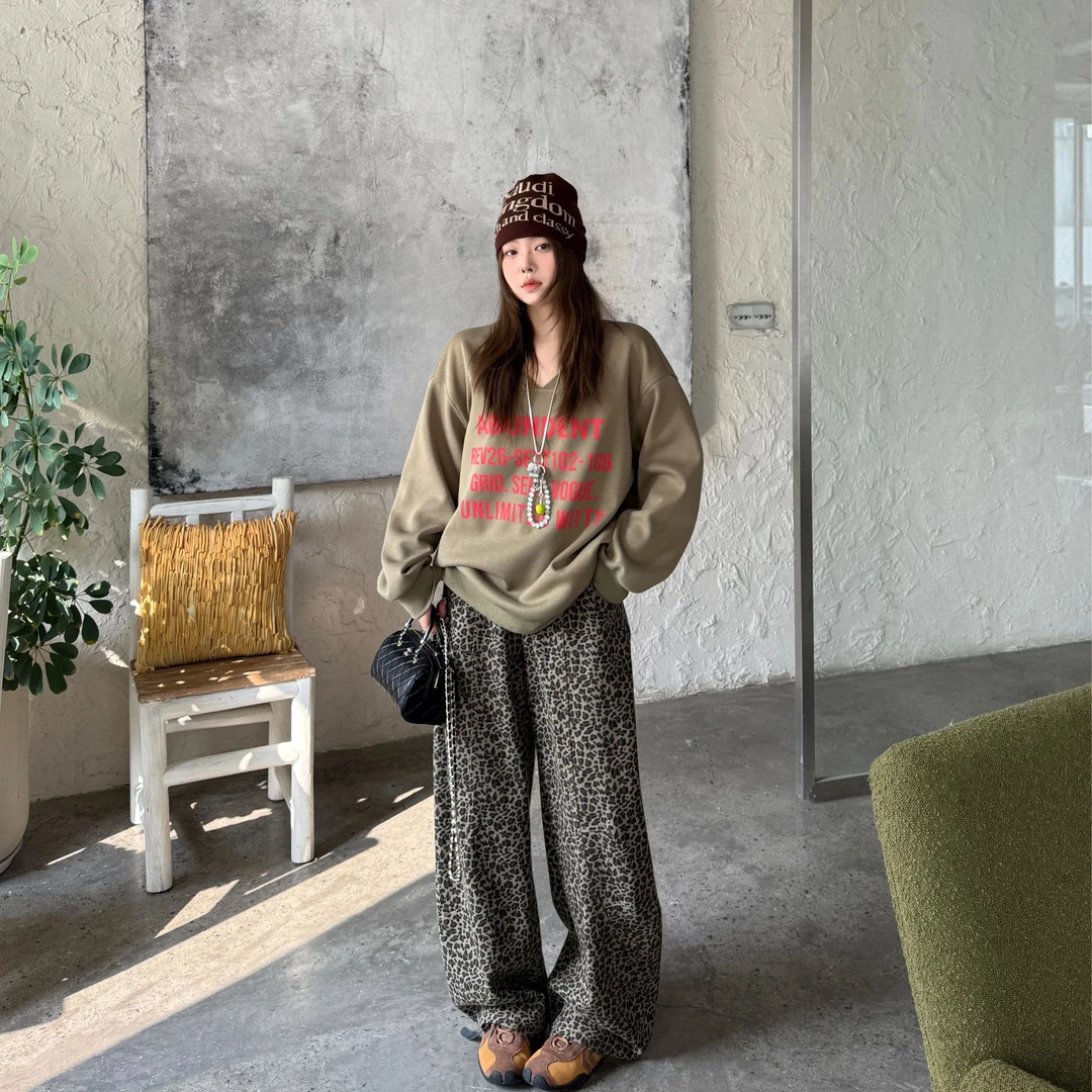 晶咕软软【伦敦往事】韩版减龄休闲百搭撞色字母印花V领加绒卫衣