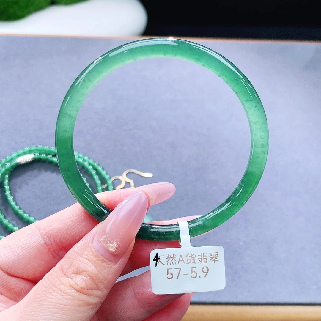 未镶嵌手镯（圆镯）翡翠