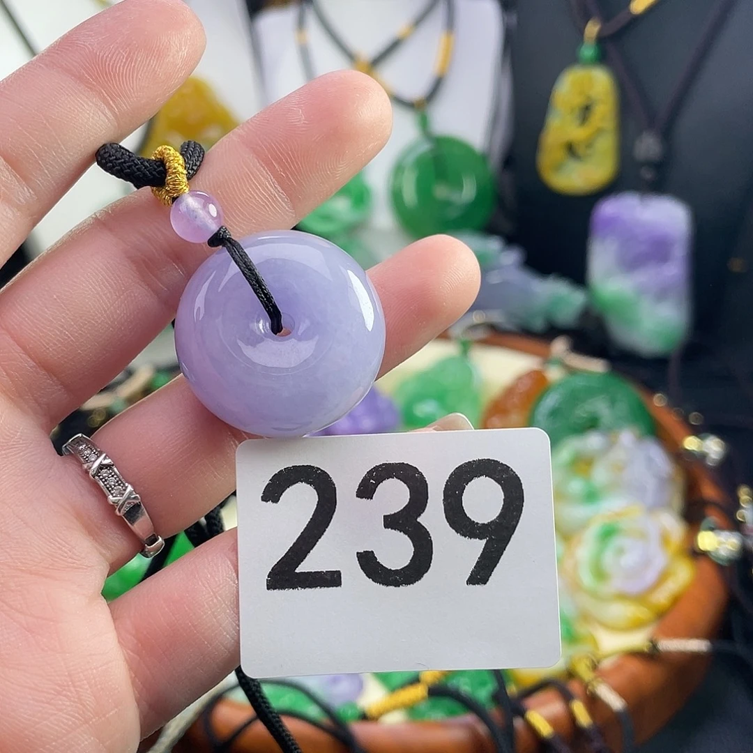 翡翠未镶嵌吊坠(赠链)