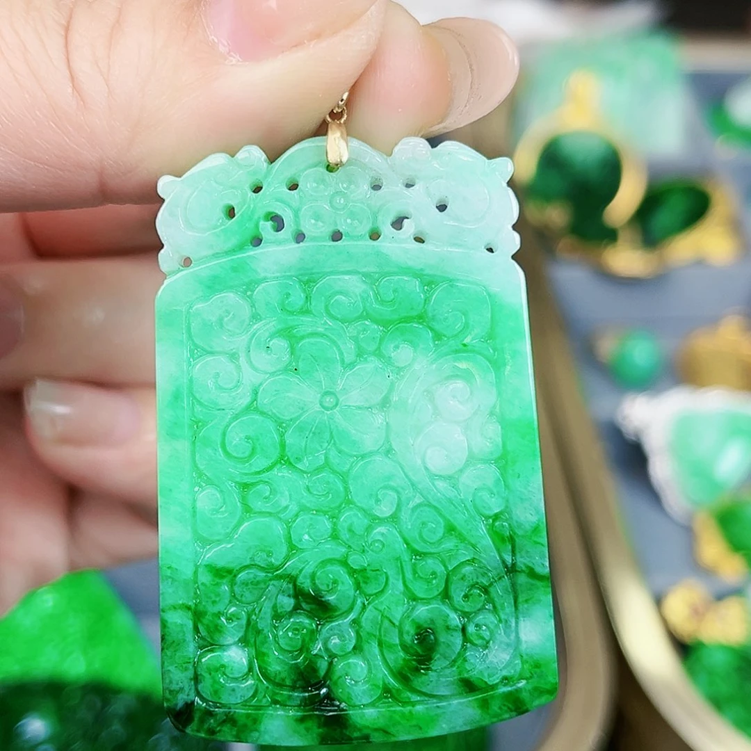 翡翠颈饰18K金镶嵌吊坠