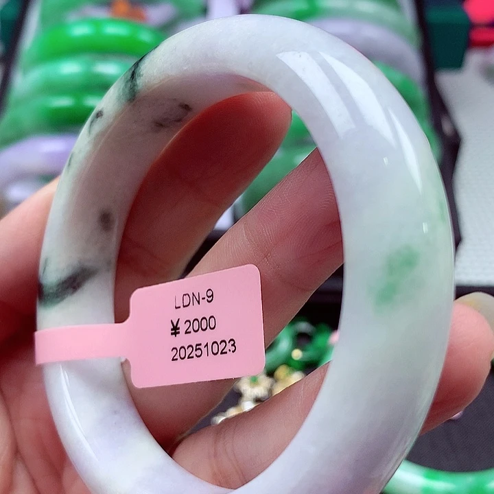 翡翠未镶嵌手镯翡翠