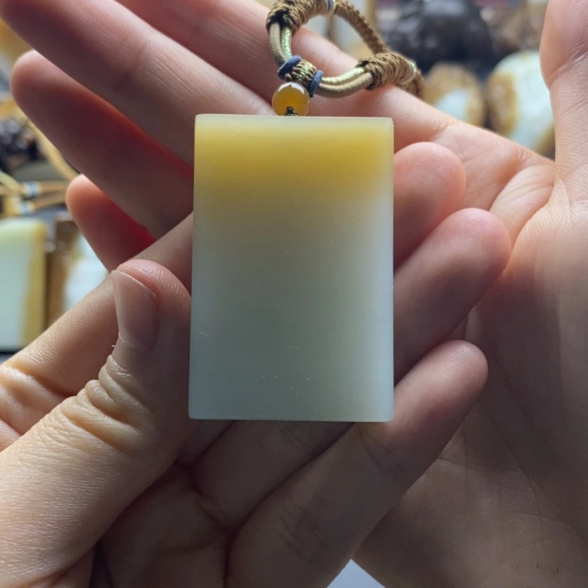 【闪购商品】颈饰未镶嵌和田玉（糖玉）