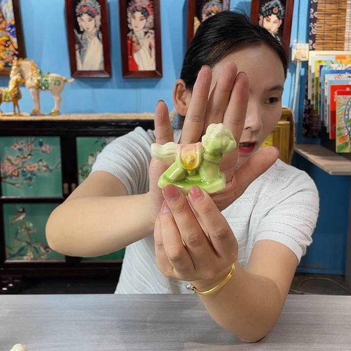 竖款纯手工制作唐三彩