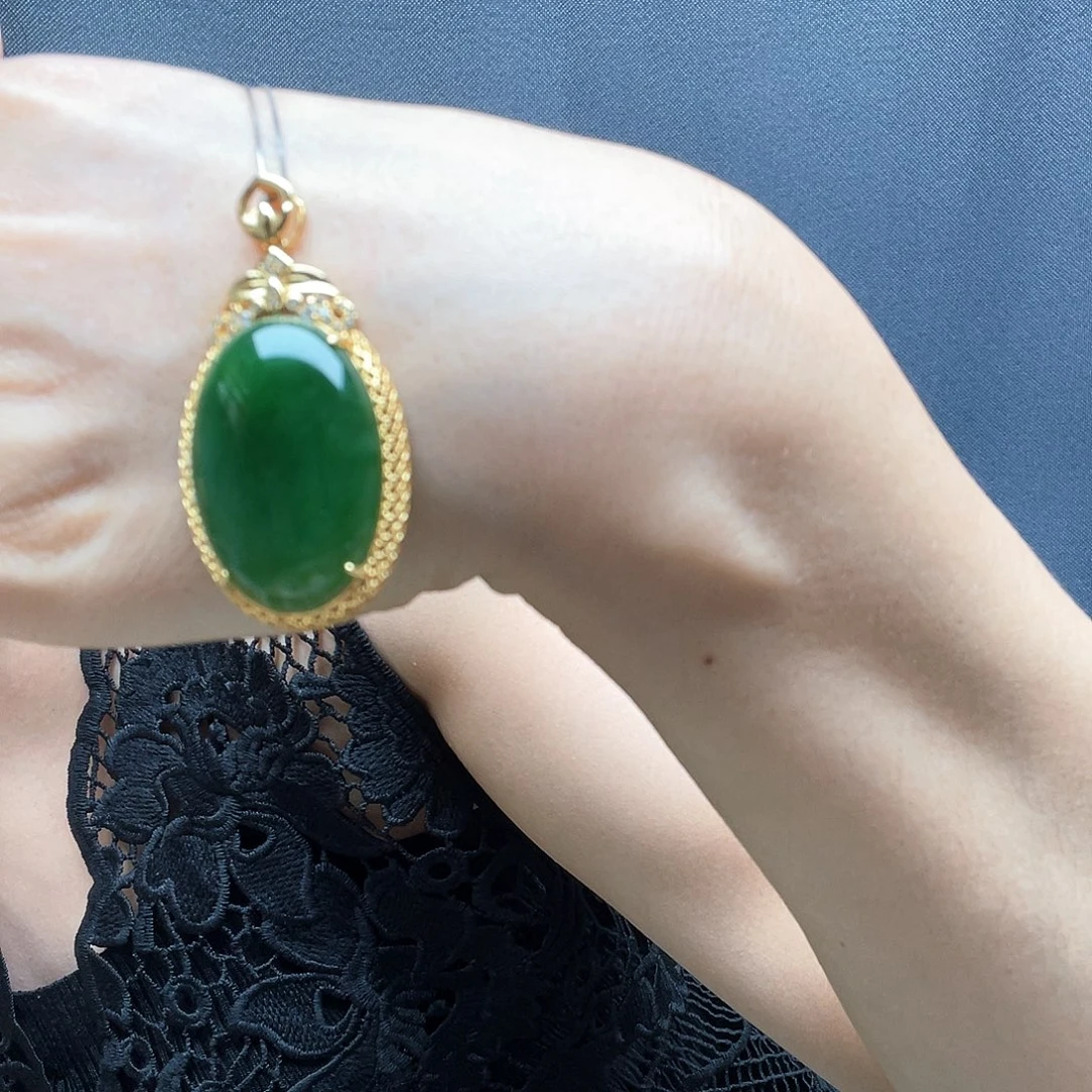 和田玉银S925镶嵌颈饰哈*姐