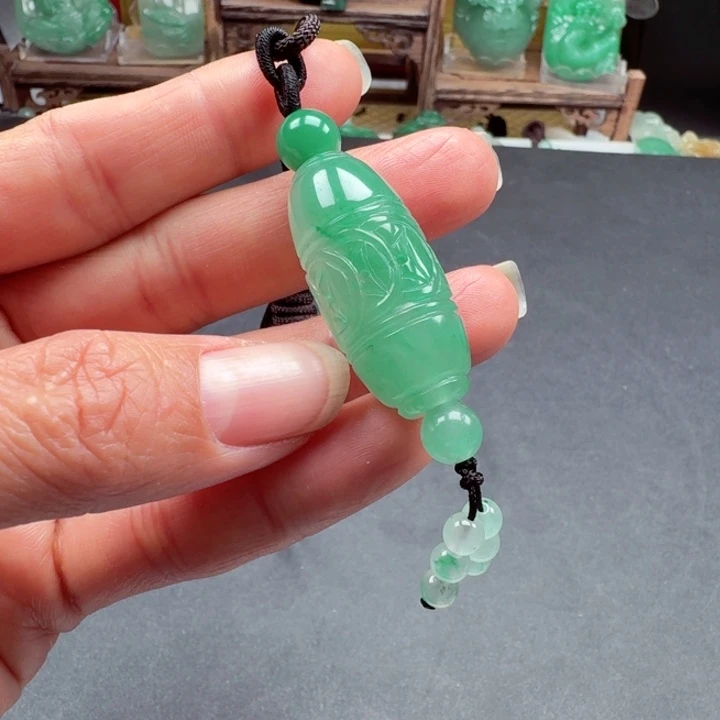 颈饰未镶嵌石英质玉