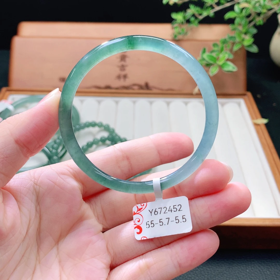 未镶嵌手镯（圆镯）翡翠