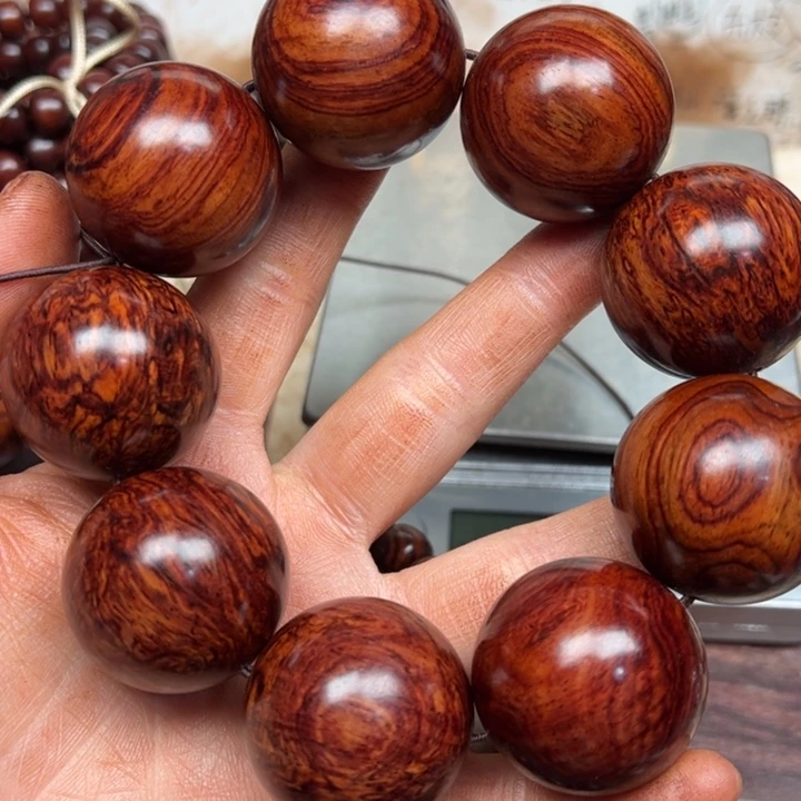 藤类海南红降30红底满纹微瑕