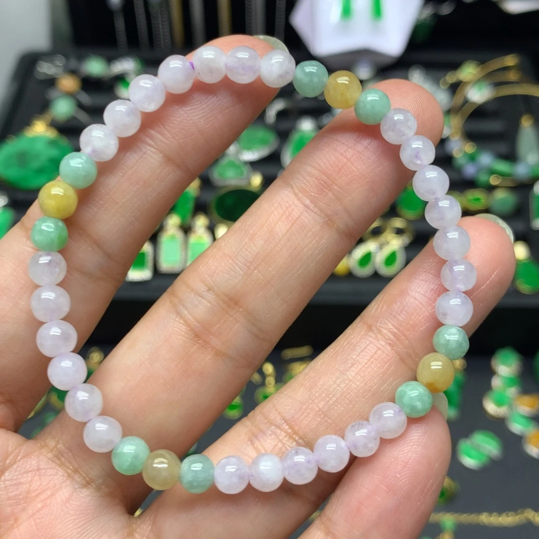 翡翠未镶嵌颈饰有纹