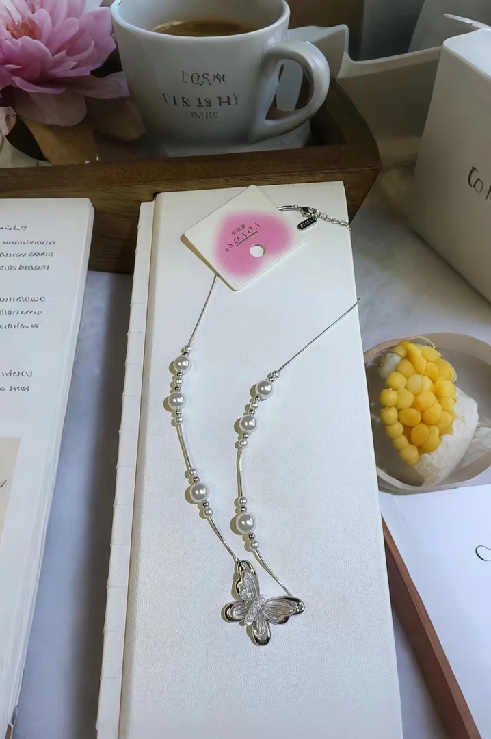 铜合金项链 合金仿珍珠项链，浪漫小众高级设计感蝴蝶吊坠项链