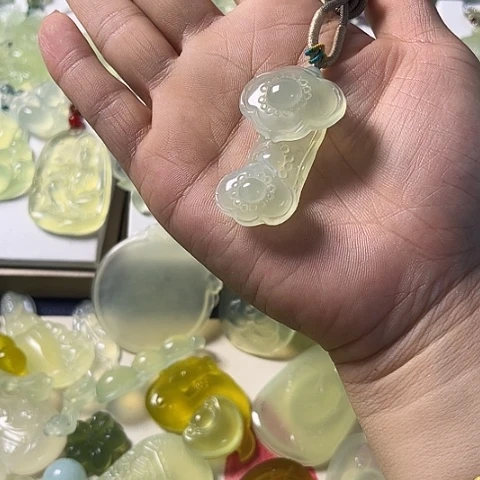 未镶嵌蛇纹石玉颈饰