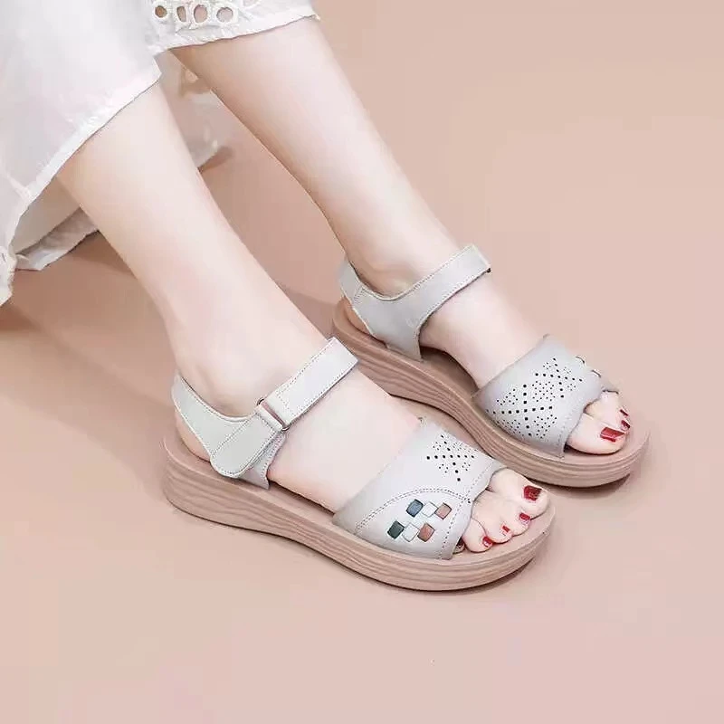 6.20凉鞋女2025新款夏季真皮感中老年妈妈款软底软面平底鞋子2088