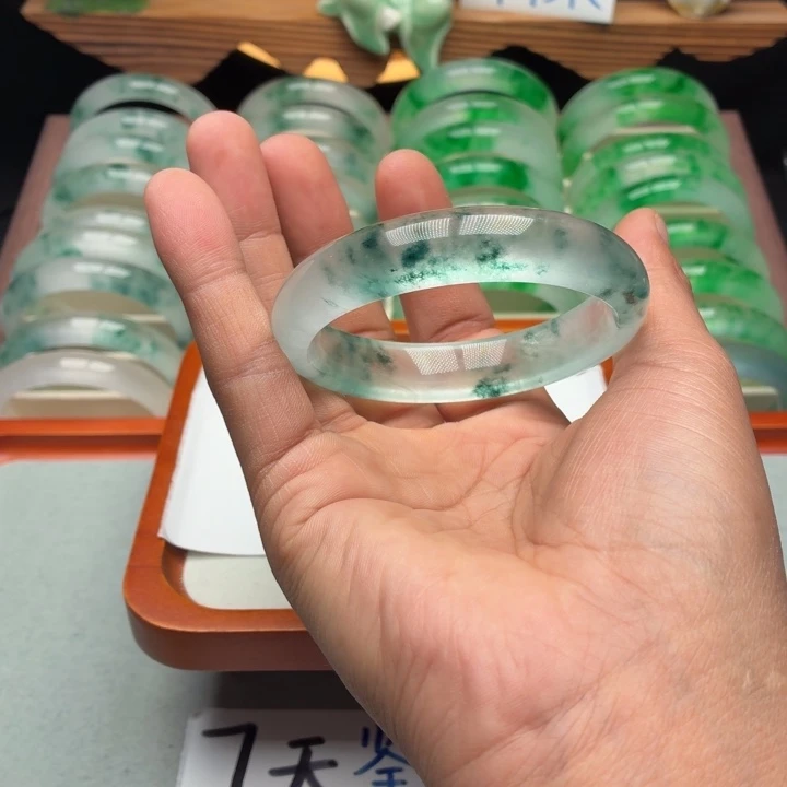 石英质玉未镶嵌手镯