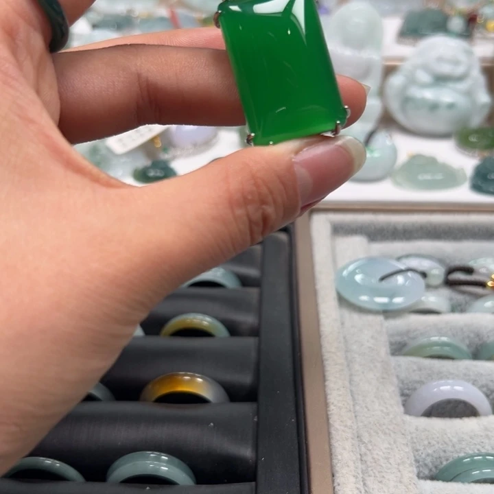 玛瑙/玉髓合金颈饰吊坠