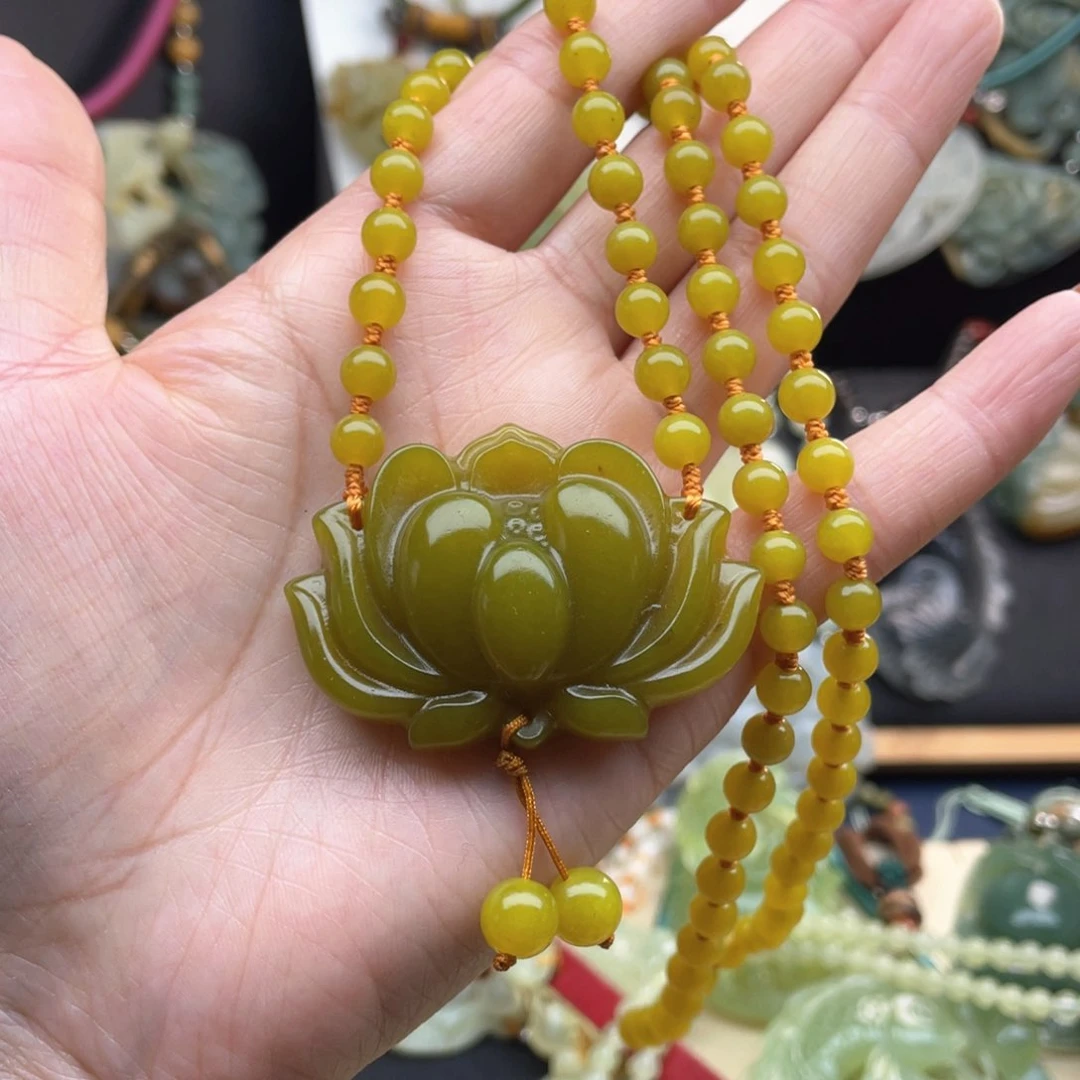 蛇纹石玉颈饰未镶嵌