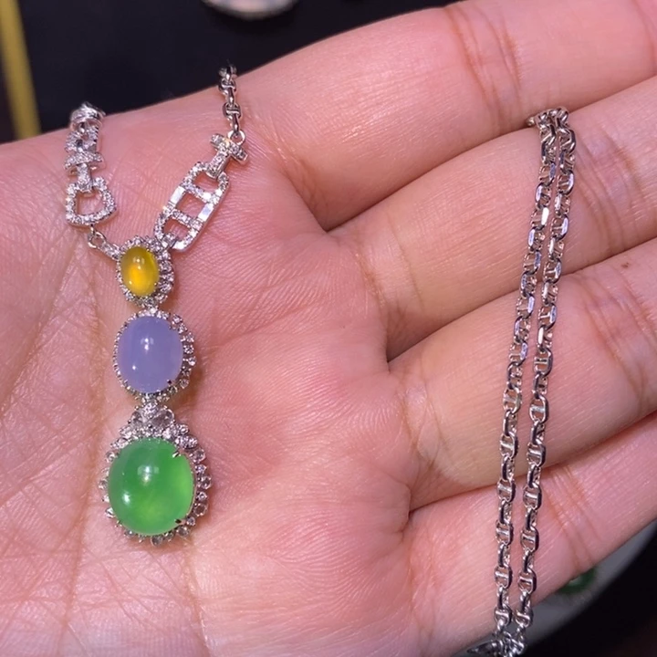 【闪购商品】颈饰18K金镶嵌翡翠