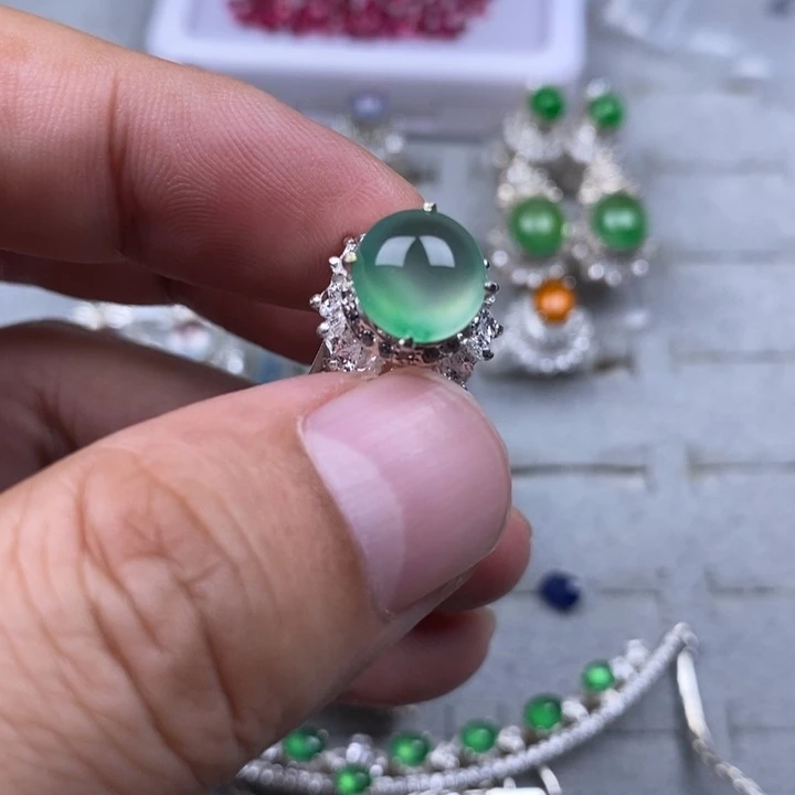 定制翡翠未镶嵌高冰木纳绿9.5mm