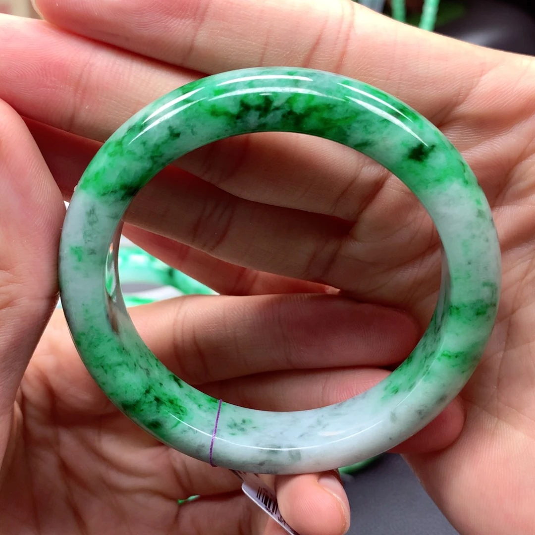 翡翠手镯未镶嵌翡翠手镯