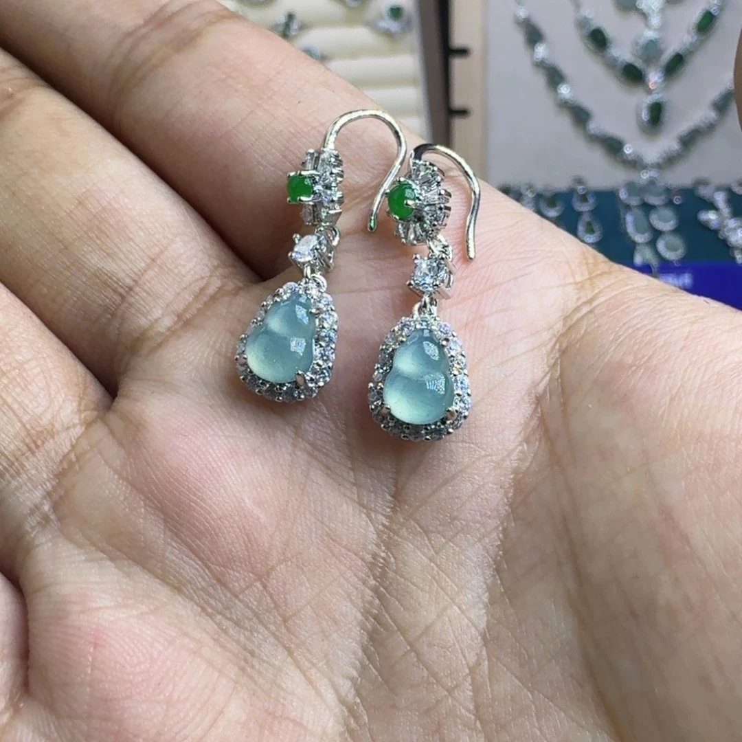 翡翠未镶嵌挂件7896