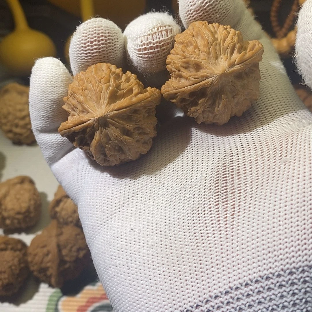 文玩核桃吊坠40尺磨盘，底棱微修，其他未修