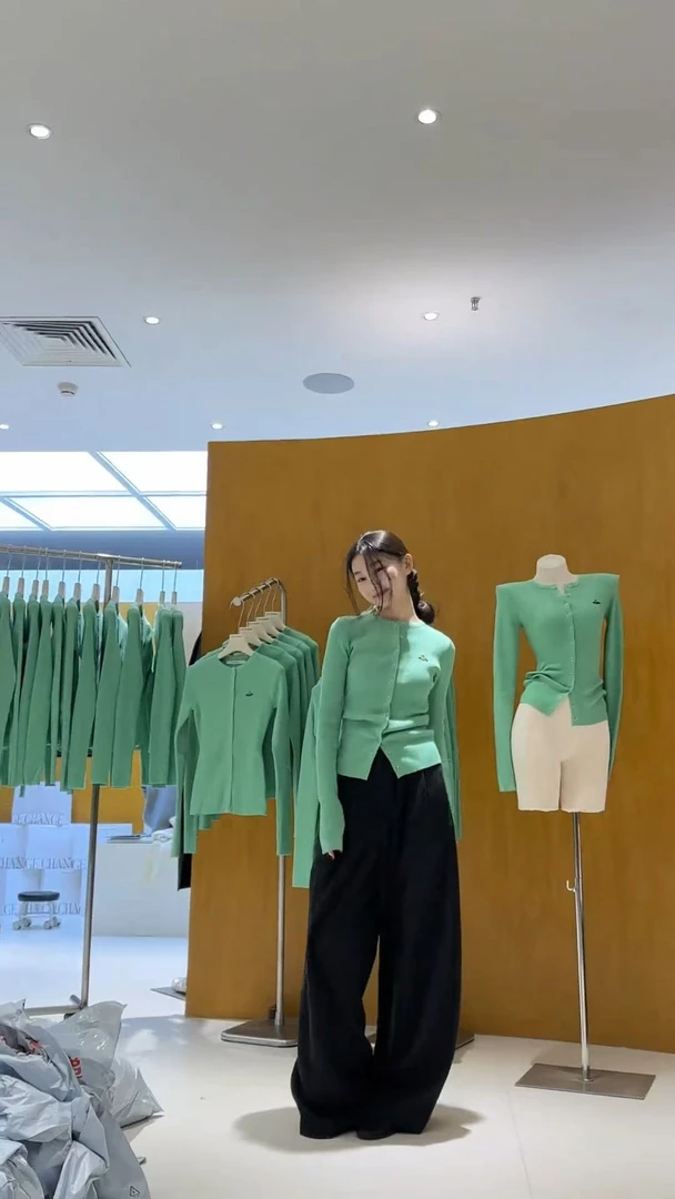 2025秋冬新款洋气图案修身圆领单排扣针织毛衣开衫百搭休闲裤套装