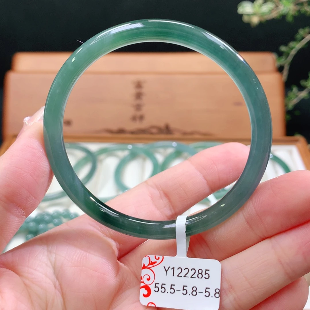 翡翠手镯（圆镯）未镶嵌