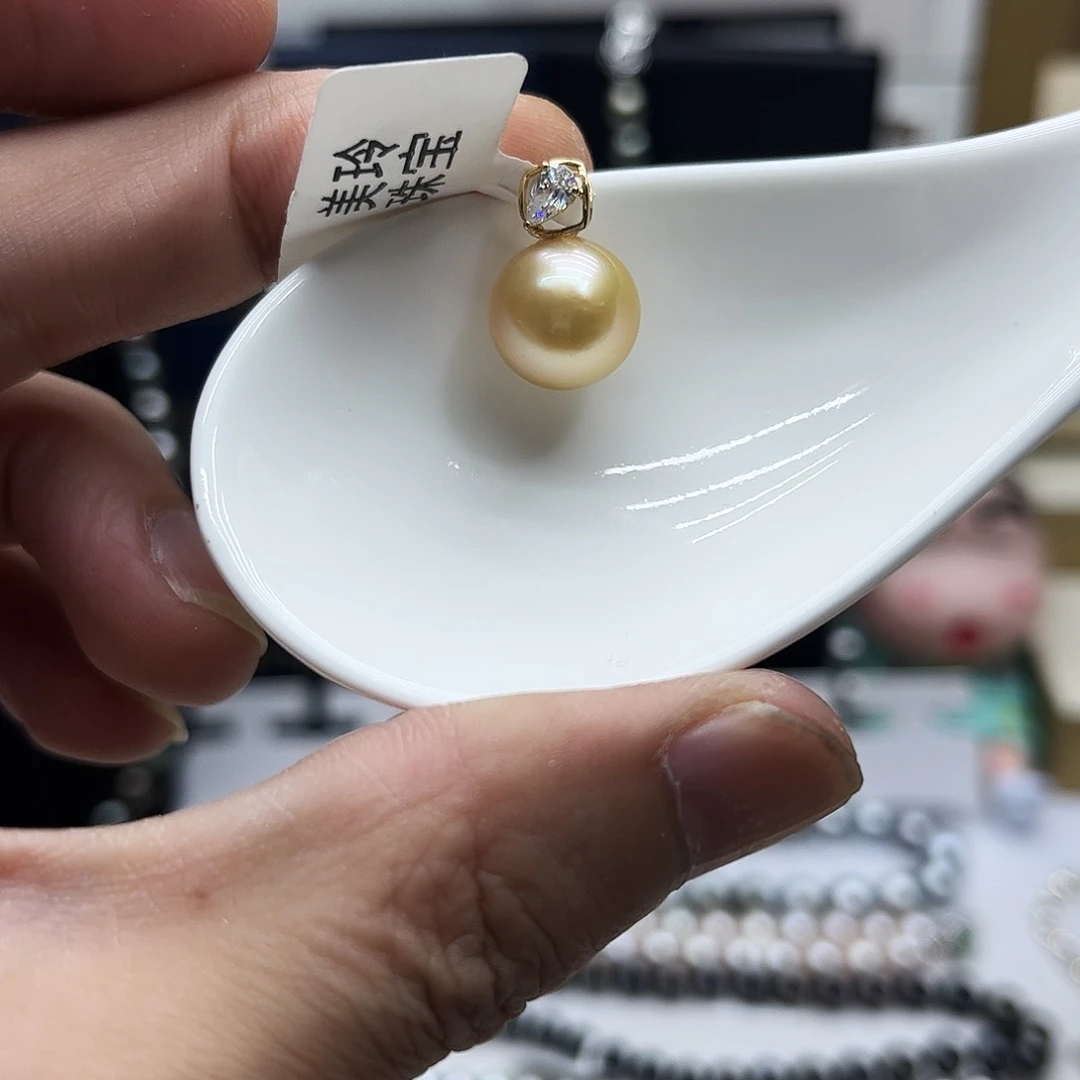 未镶嵌海水珍珠颈饰