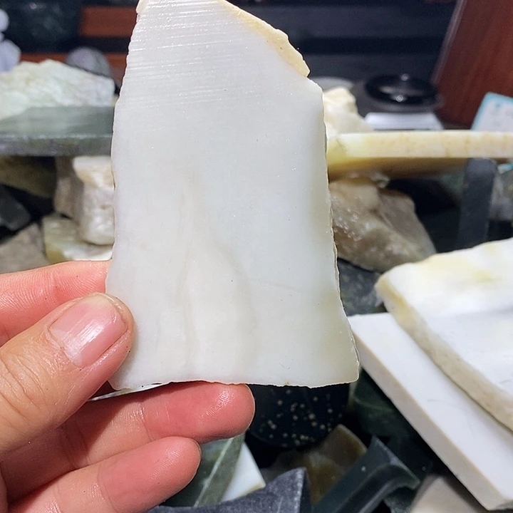 和田玉（青玉）未镶嵌珠宝奇石