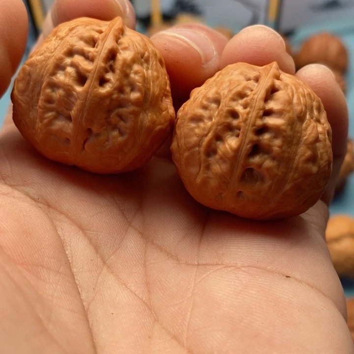 文玩核桃把件精品文玩手捻绣球元