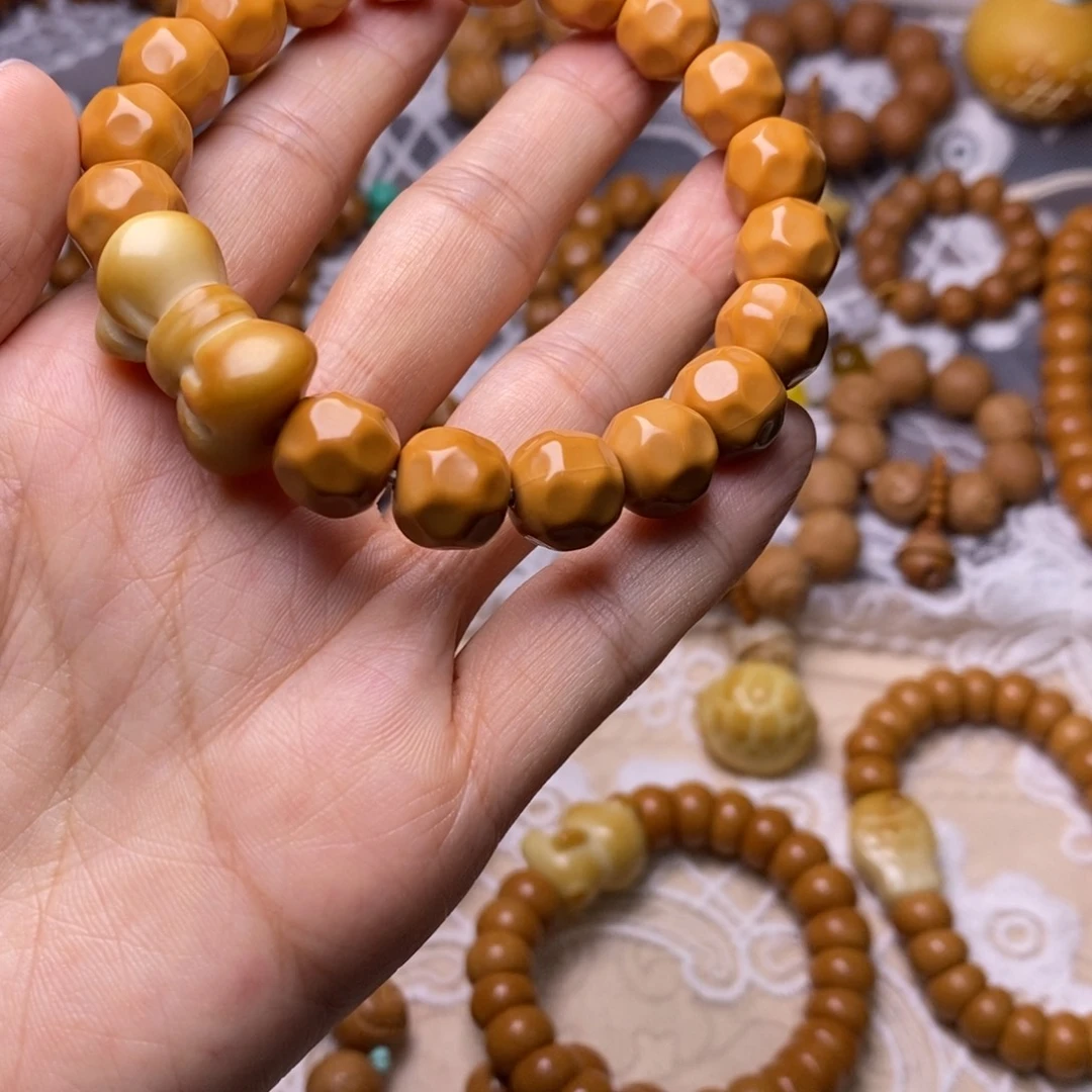 把件猴头核桃奶酪手串蝴蝶结