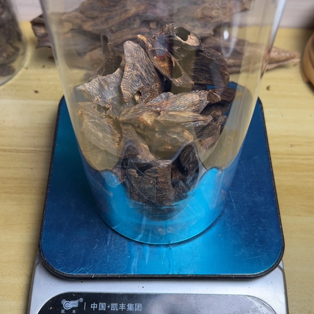 用***2树脂制品海南天然老白棋沉水大块料118克