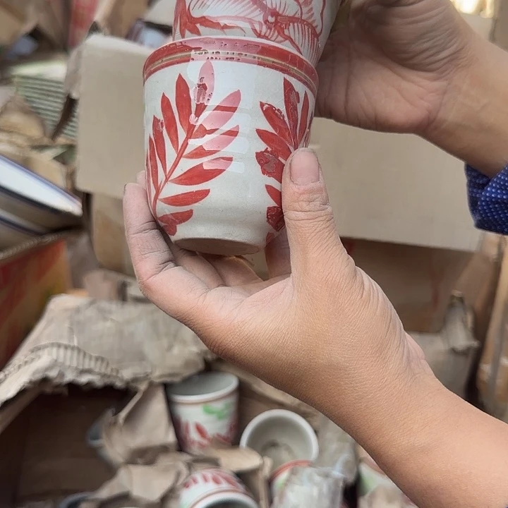 库存微瑕手绘杯两个