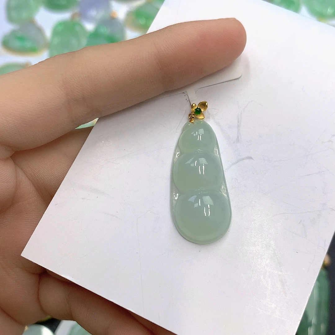 翡翠18K金镶嵌颈饰翡翠
