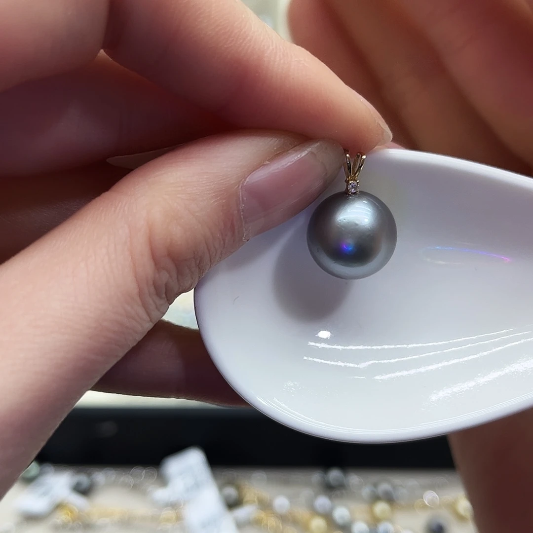 颈饰18K金镶嵌海水珍珠