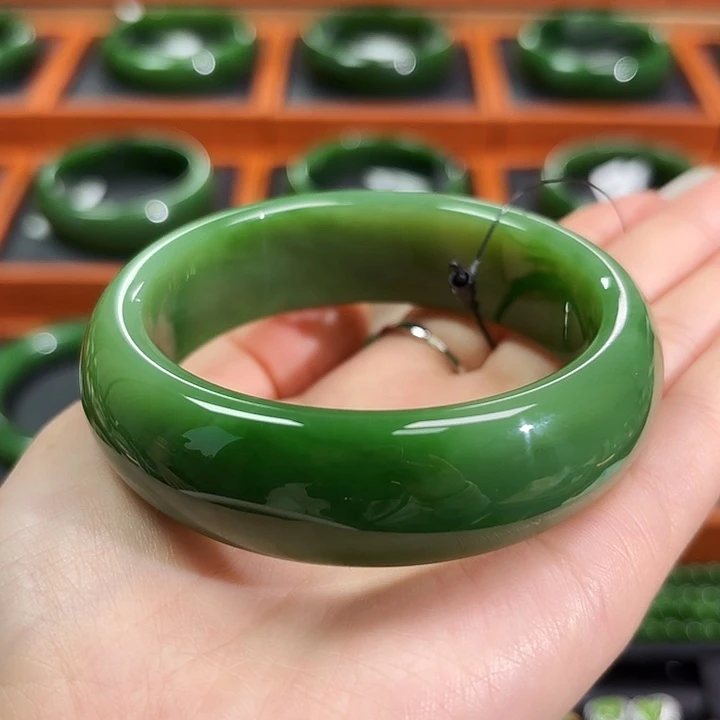 和田玉（碧玉）未镶嵌手镯