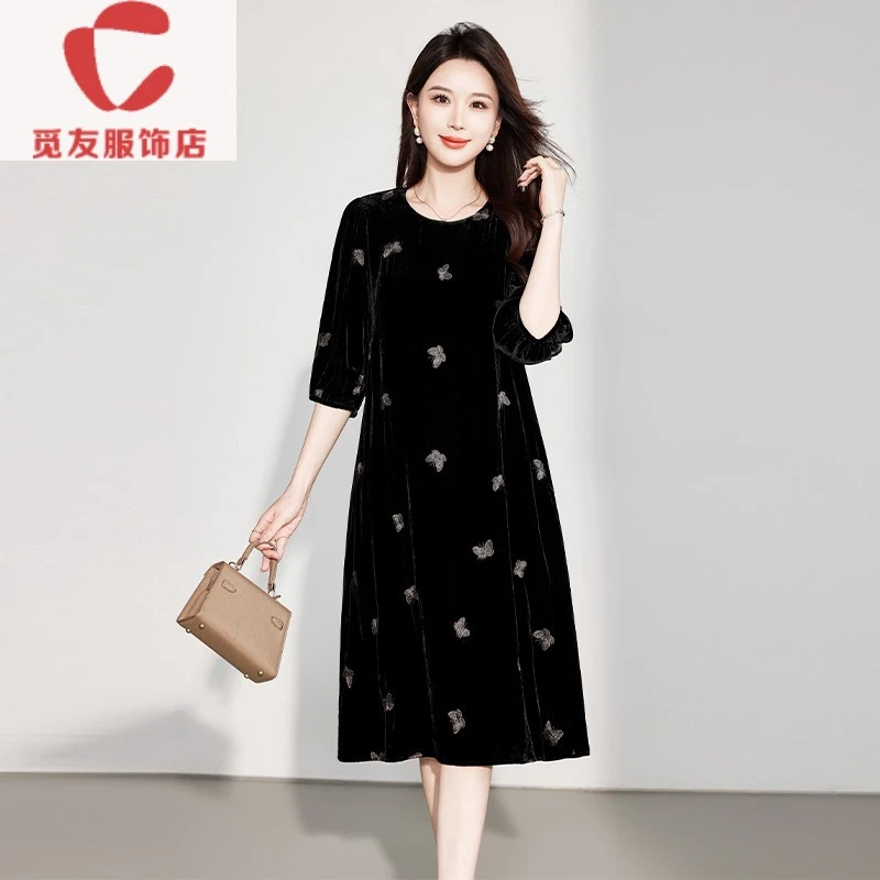 觅友服饰高端大气黑色金丝绒连衣裙女2025秋新款刺绣圆领五分袖桑