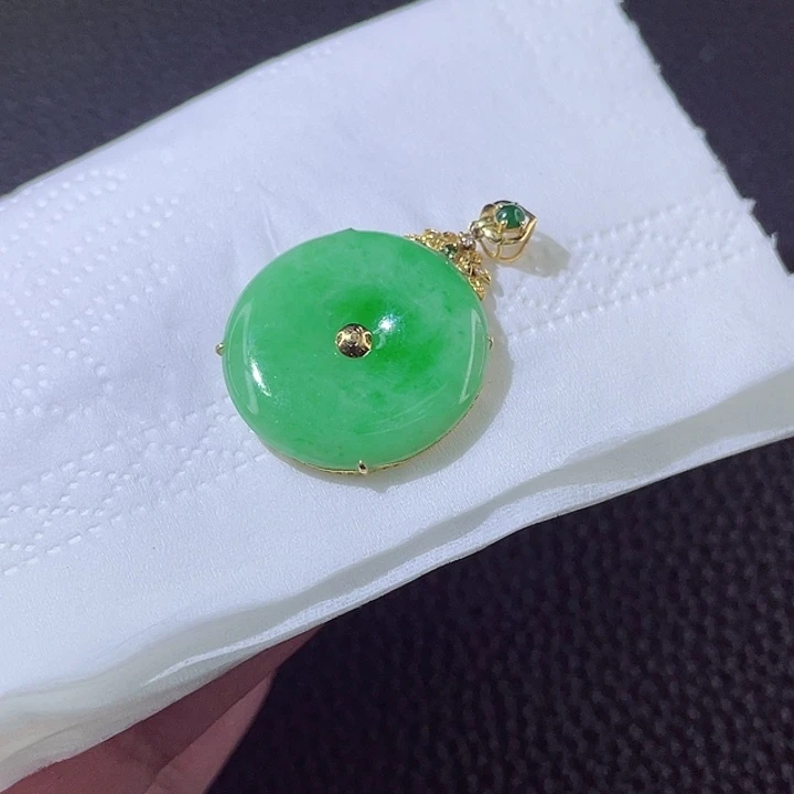 翡翠颈饰18K金镶嵌翡翠
