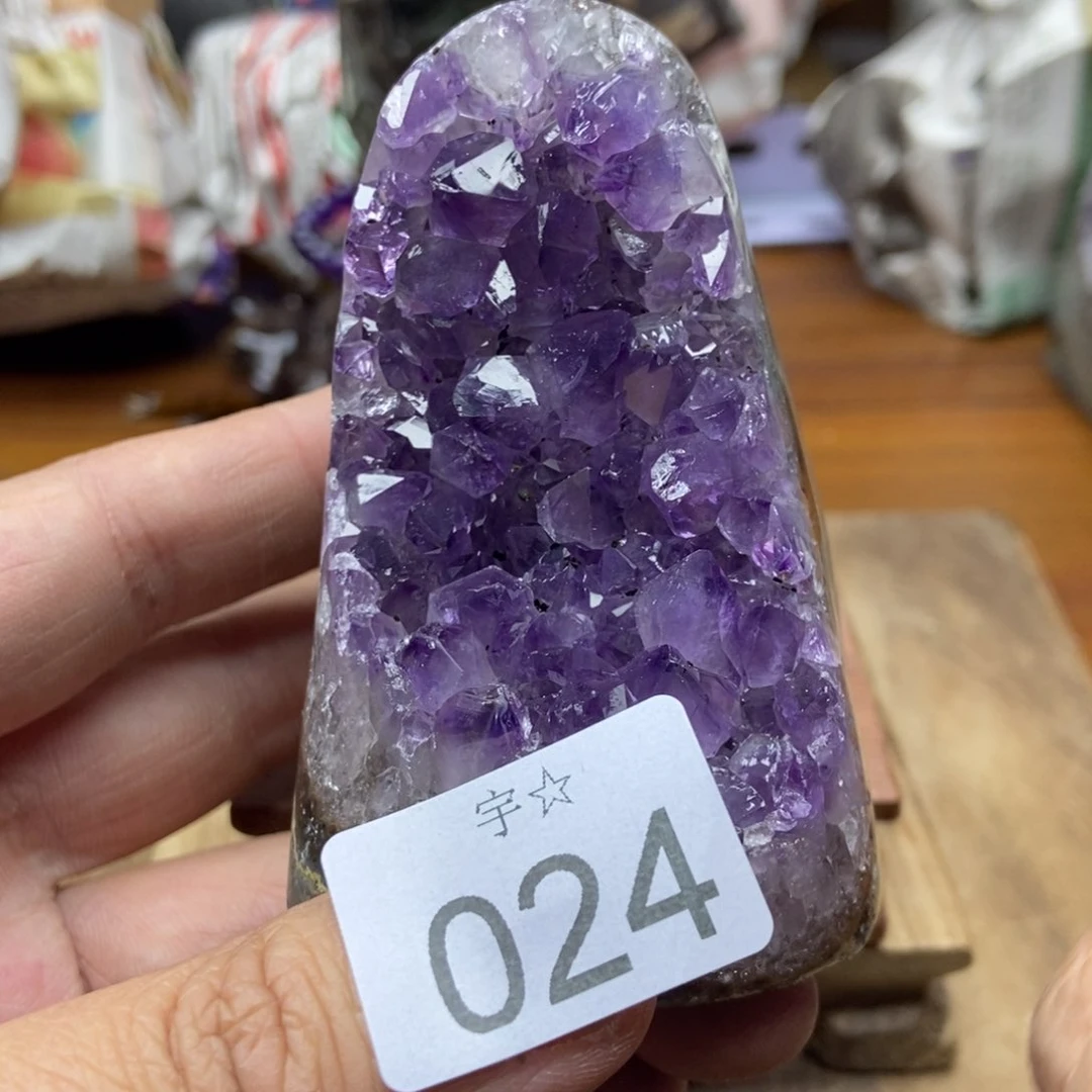 紫晶天然水晶摆件未镶嵌