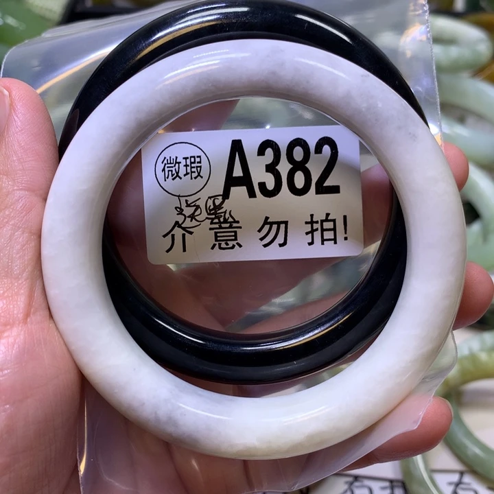 琼***梯未镶嵌蛇纹石玉手镯
