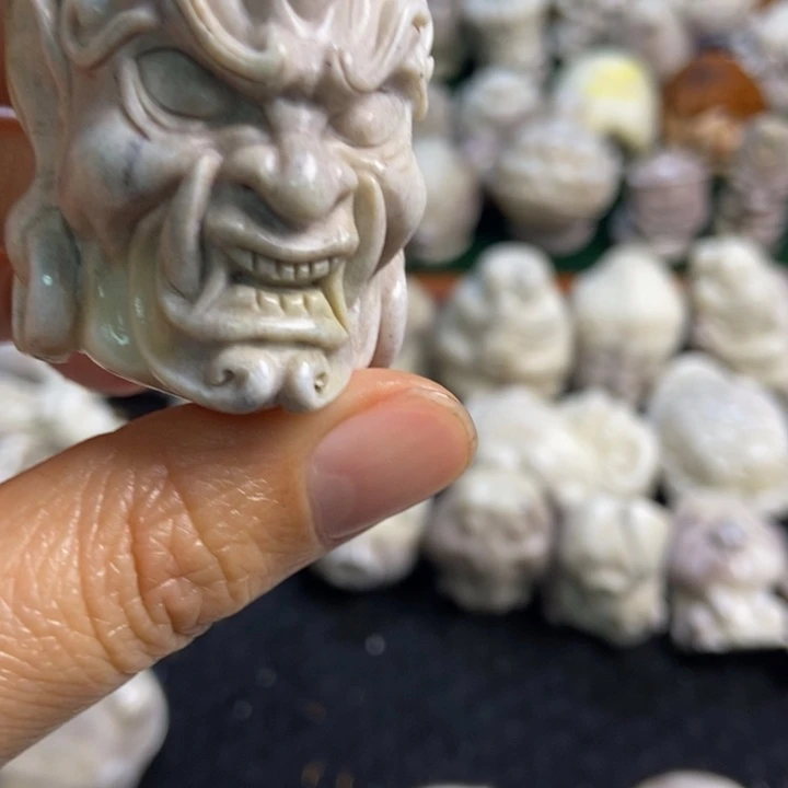 配饰鹿角雕刻一个出