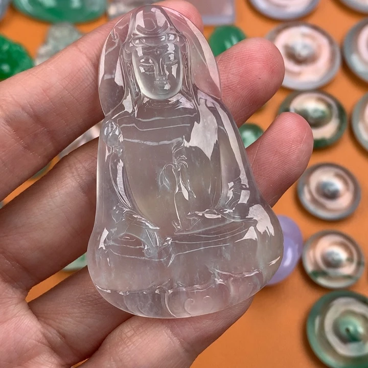 翡翠挂件未镶嵌….