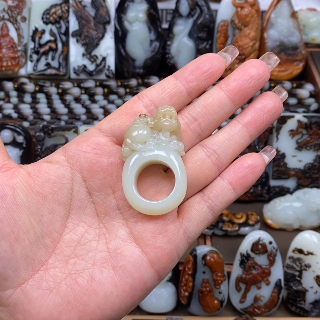 颈饰未镶嵌和田玉