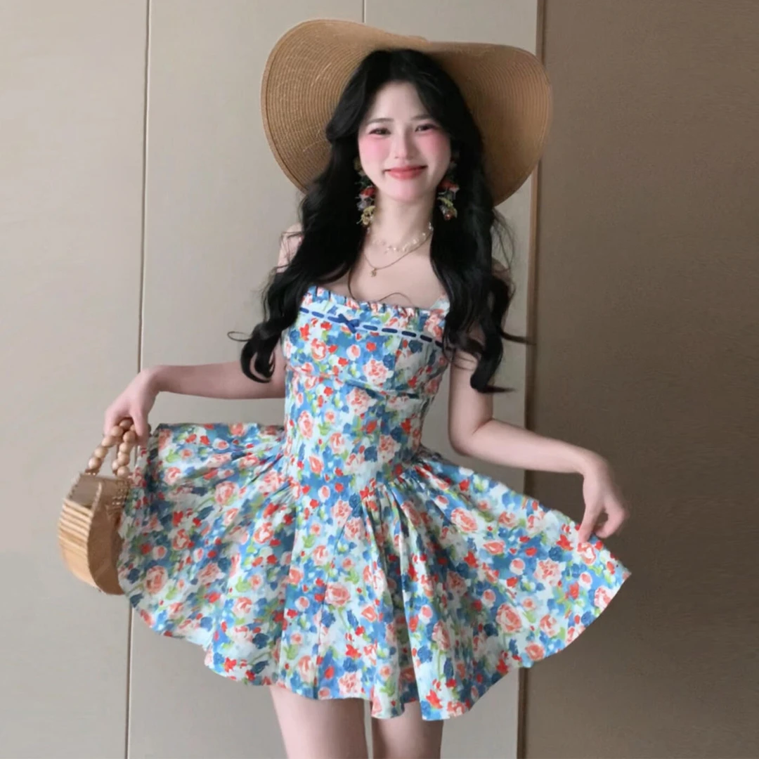 新款外出洋气风蓝色碎花吊带连衣裙子女夏季2025法式a字掐腰短裙