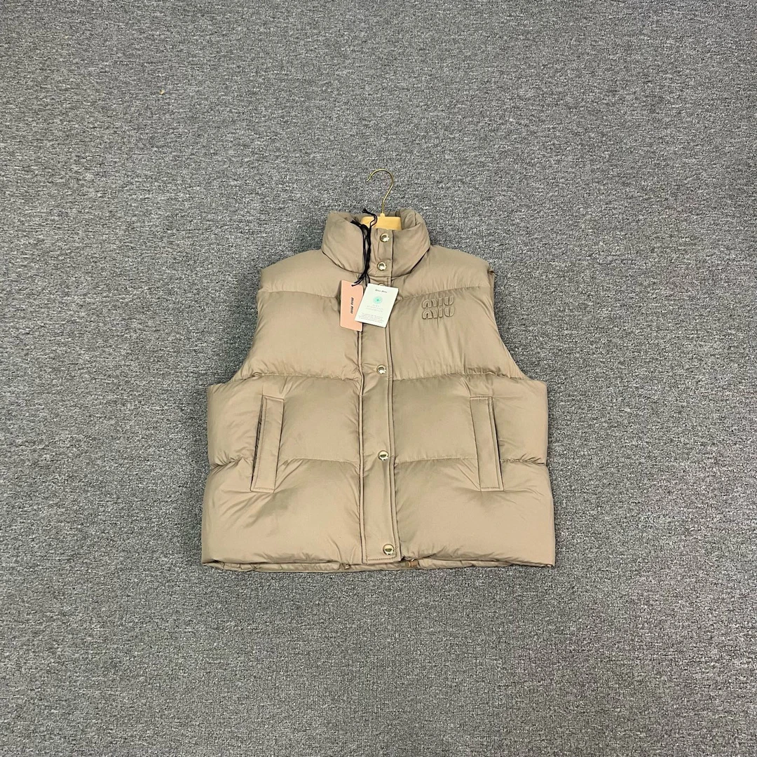 未使用 MIU MIU/缪缪 24款 字母Logo 羽绒马甲 38码 带吊牌