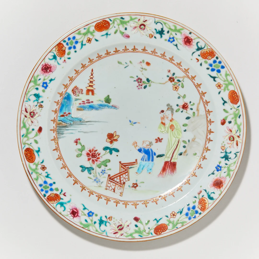 3317清乾隆粉彩教子图赏盘【古董拍卖】