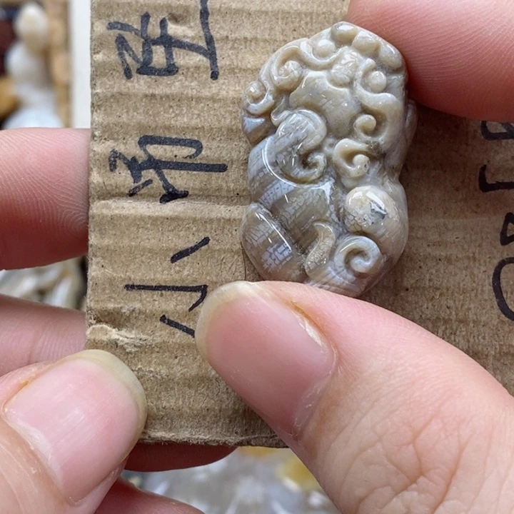 颈饰未镶嵌硅化珊瑚（珊瑚玉）联